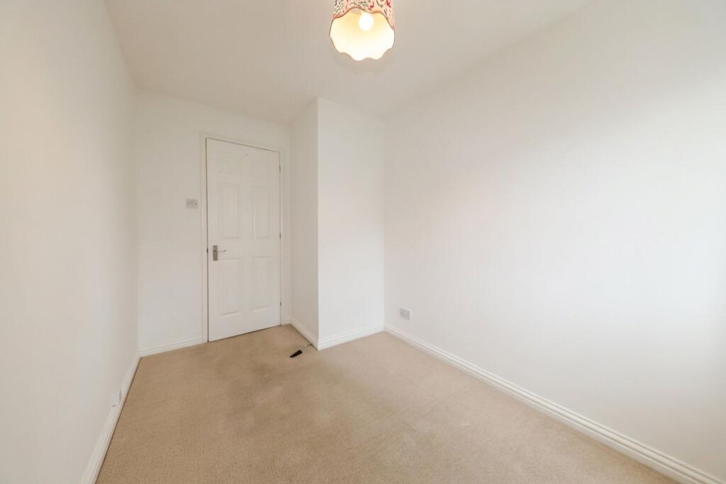 Apartment in Three Rivers, The Cedars Estate, Batchworth - More