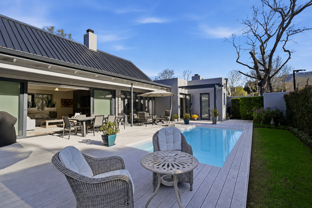 Main image of property: South Africa, Western Cape, Constantia, Rathfelder, 45
