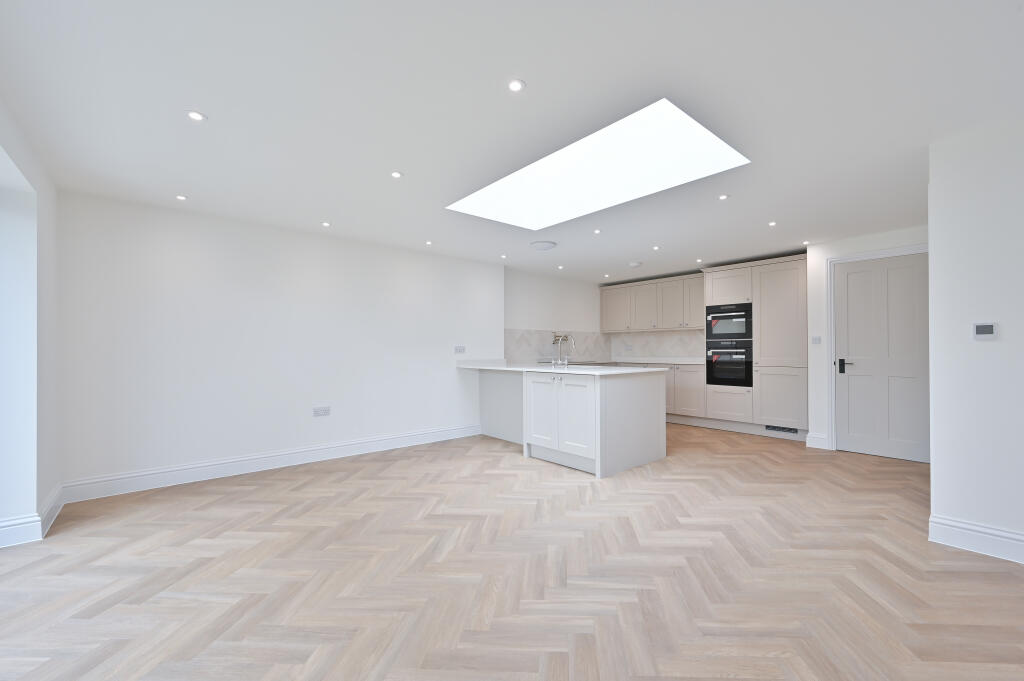House in Harpenden, Batford - View 4