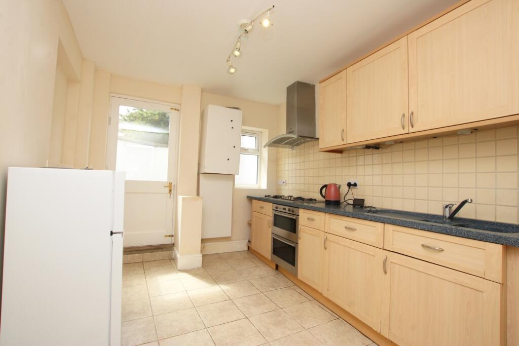 Apartment in Woodford - View 4