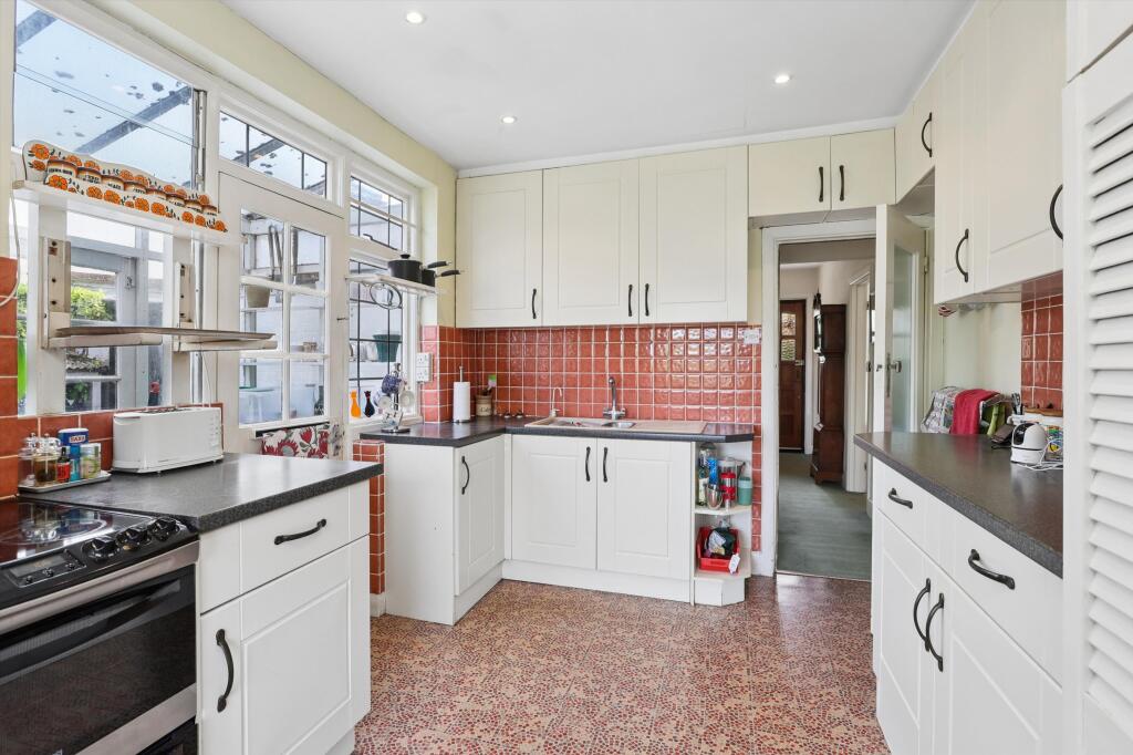 Grove Way, Esher, Surrey KT10 photo 4