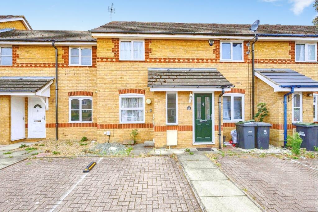 Main image of property: Larkspur Gardens, Luton, Bedfordshire, LU4