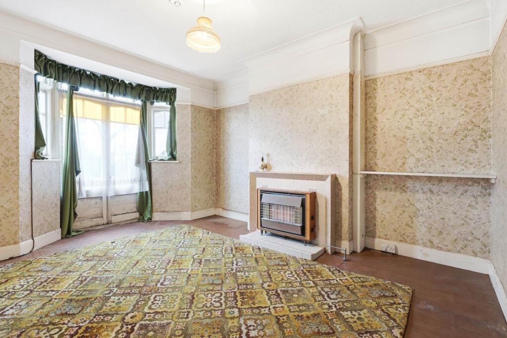 Ashurst Road, London photo 3