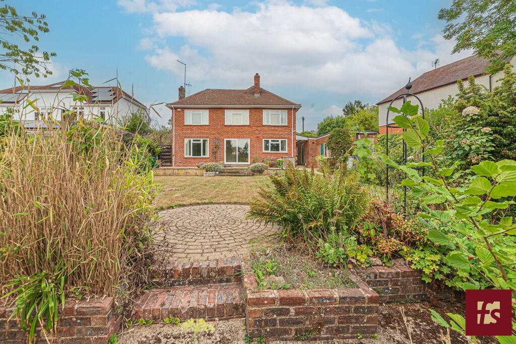 House in Crowthorne, Bracknell Forest - View 3