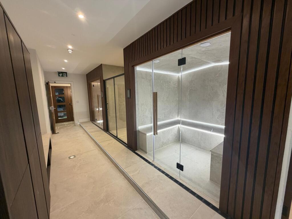 Apartment in Leeds, Arena Quarter, Woodhouse - View 5