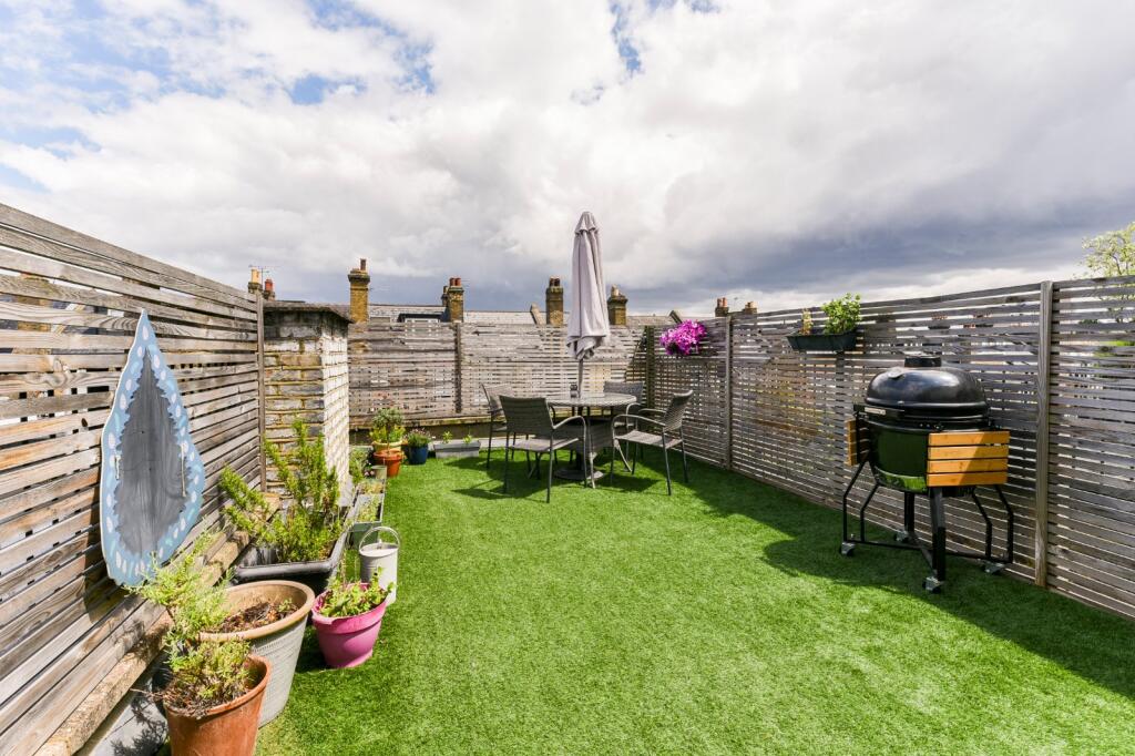 3 bedroom flat for rent