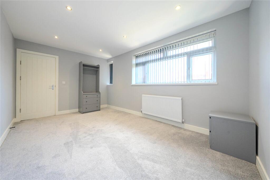 House in Leeds, West Yorkshire - View 5