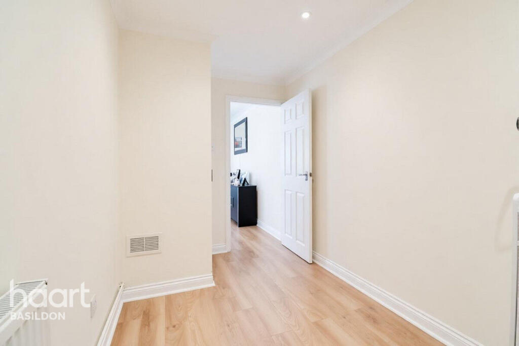Bodiam Close, Basildon photo 3
