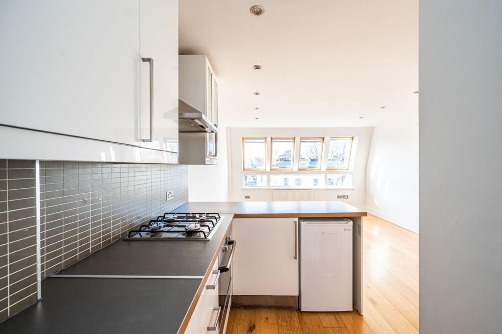 Apartment in London - View 5
