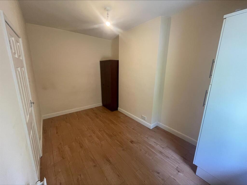House in Kirklees, Paddock - More