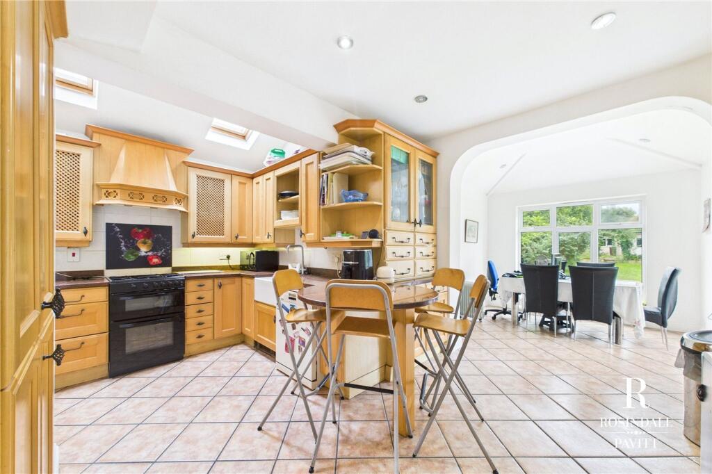 House in Sutton - View 3