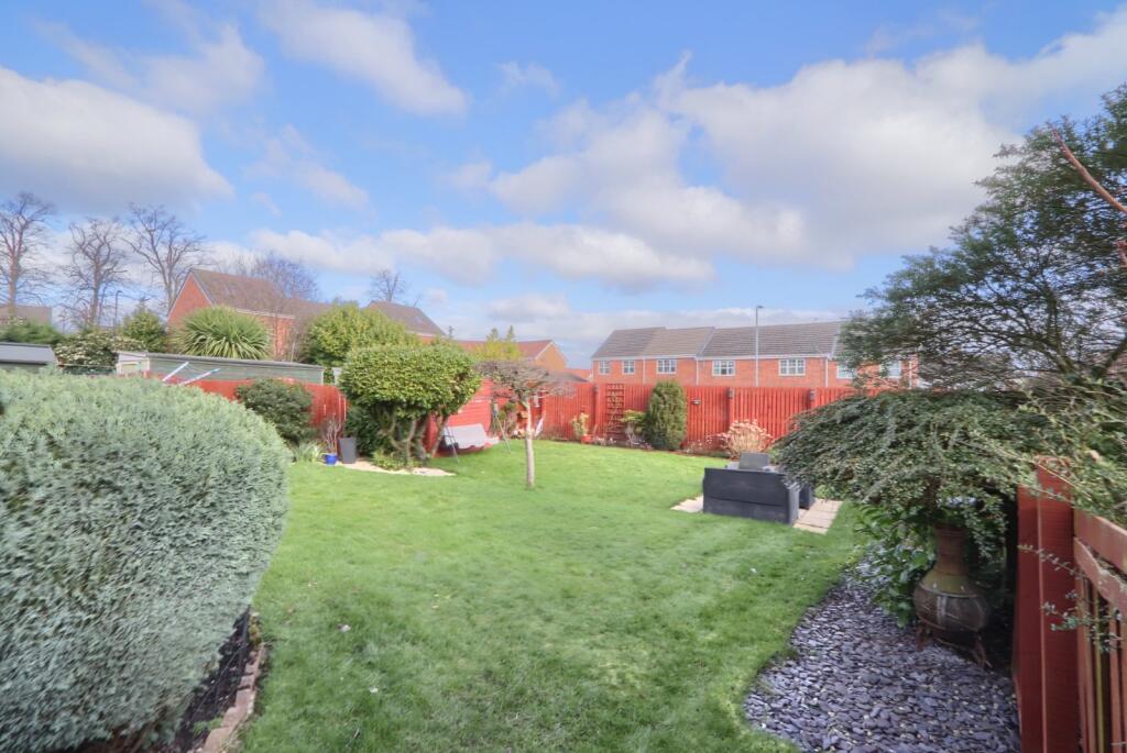 15 Roecliffe Grove photo 2
