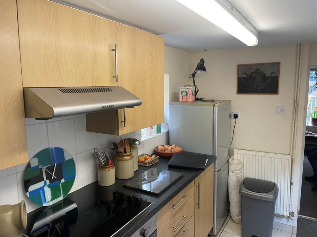 10 Clay Road, Caister-on-Sea, Great Yarmouth, Norfolk, NR30 5HB photo 4