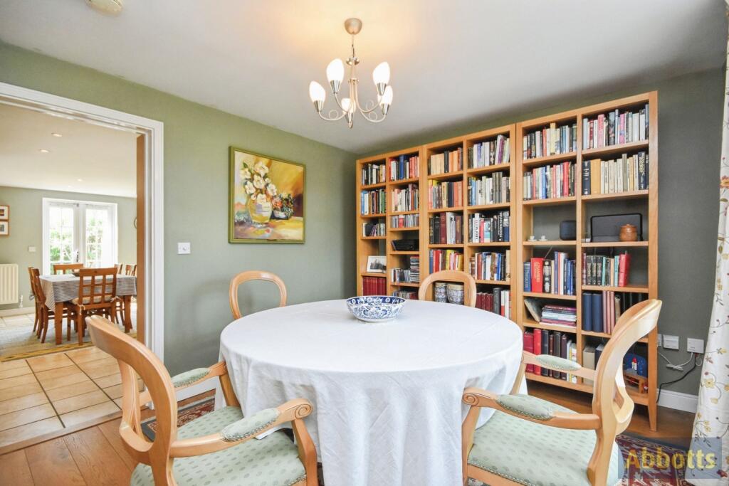 House in Rochford, Rayleigh - More