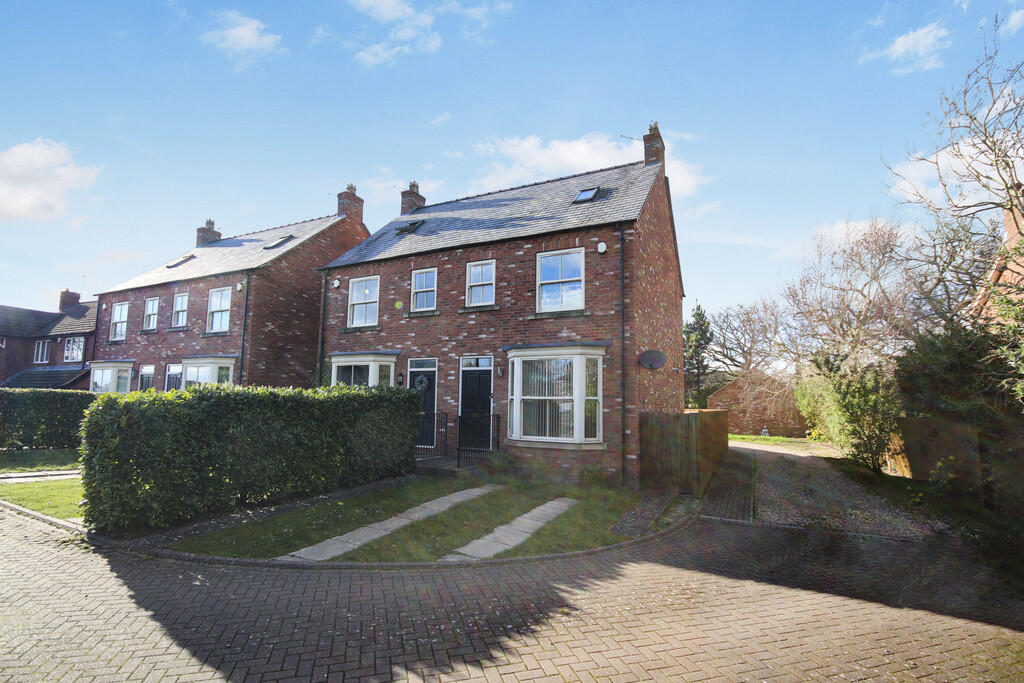 3-bed house on Newark Road, North Hykeham, Lincoln, £235,000