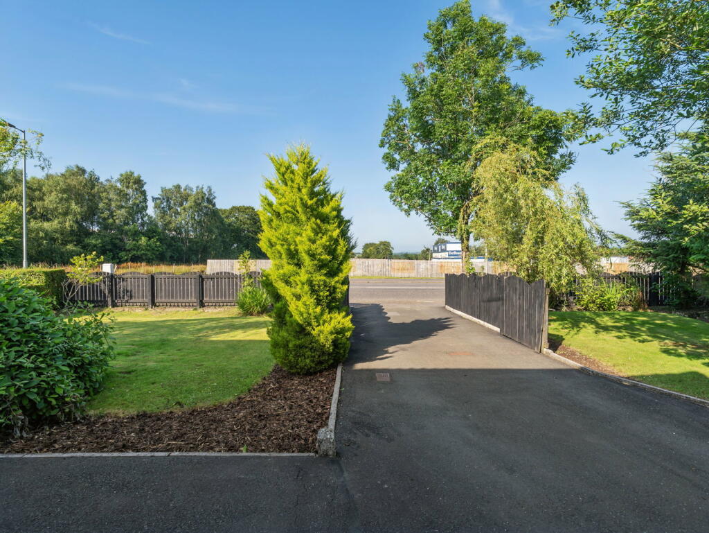 House in Gartcosh, Townhead - View 3