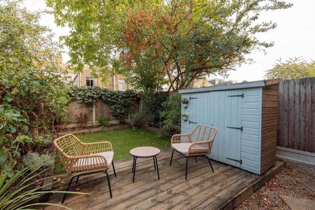 Apartment in London - More