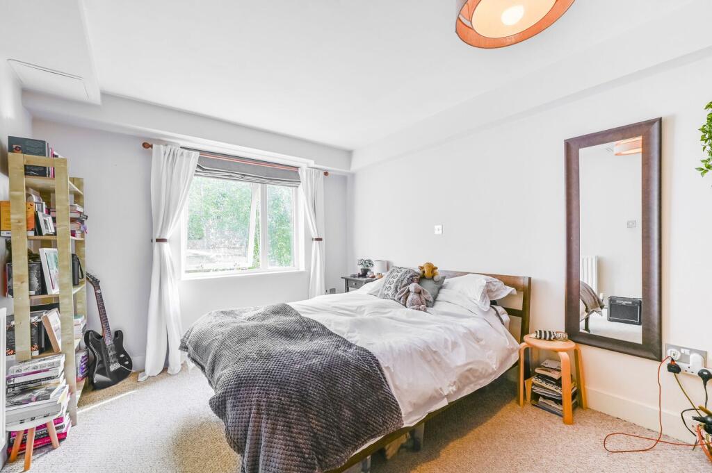 Apartment in London - View 5
