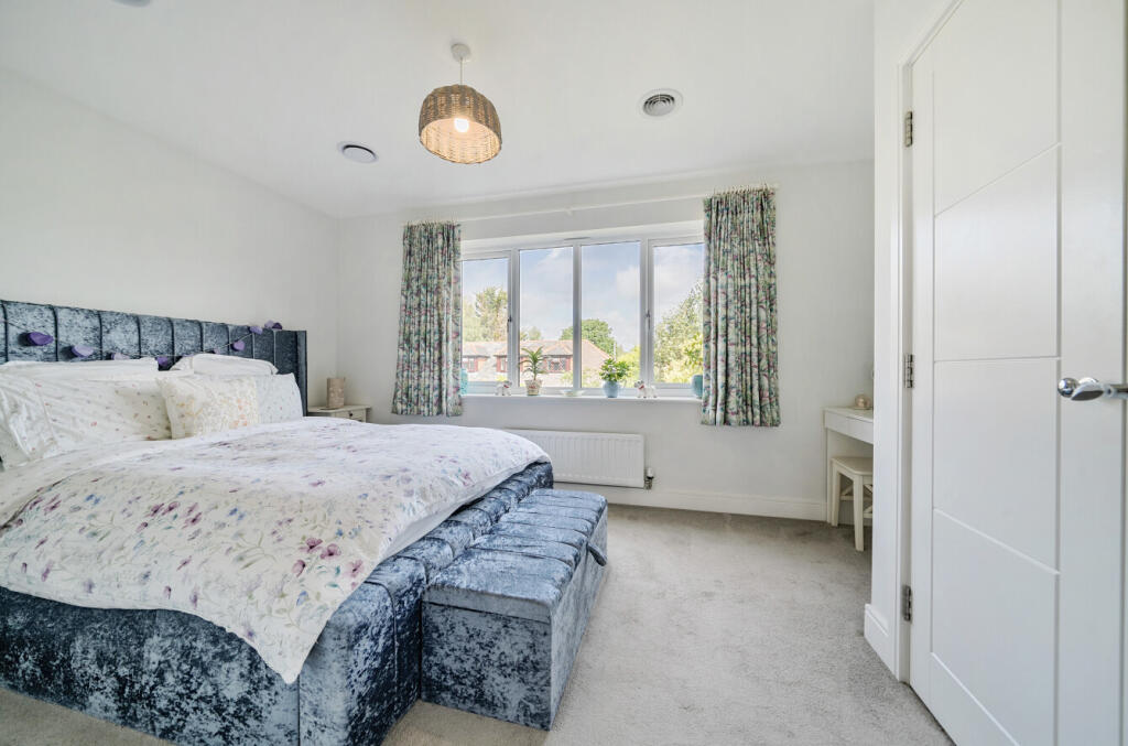 House in Guildford - View 5