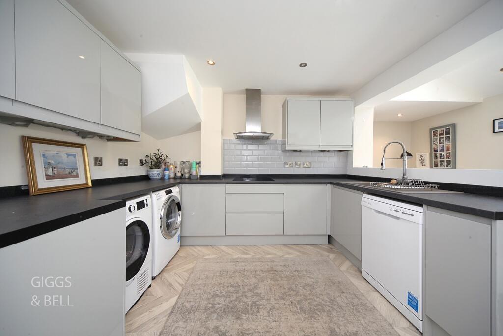 House in Houghton Conquest, Central Bedfordshire - View 6