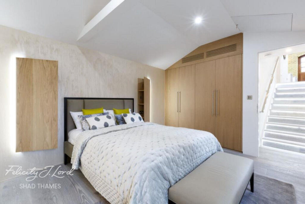 Main image of property: 4 Jamaica Road, London