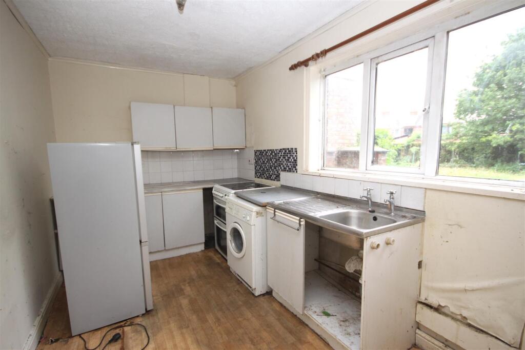 Latham Avenue, Ormskirk photo 4