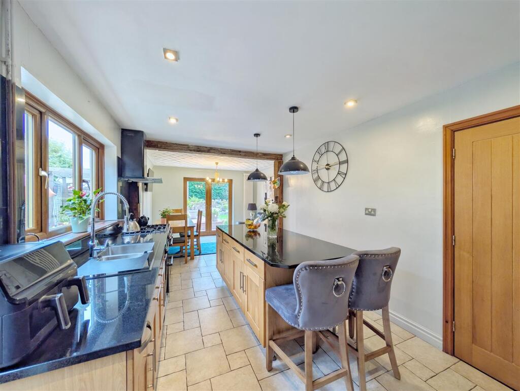 House in Gloucester - View 4