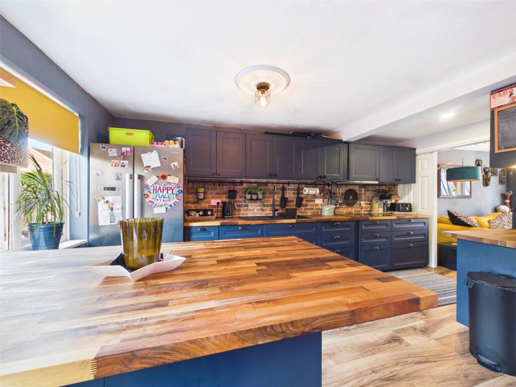House in Worcester - View 2