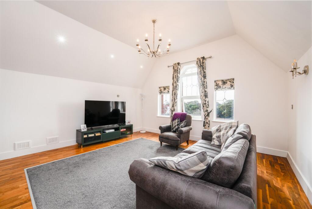 Apartment in Sefton, Birkdale - View 2