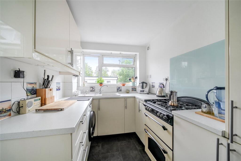 House in Bromley - View 5