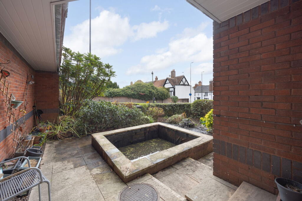 Chantry Court, Devizes, Wiltshire, SN10 1BH photo 2