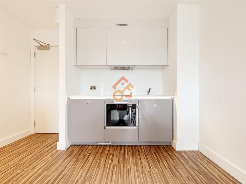 Apartment in Trafford, Greater Manchester - View 5