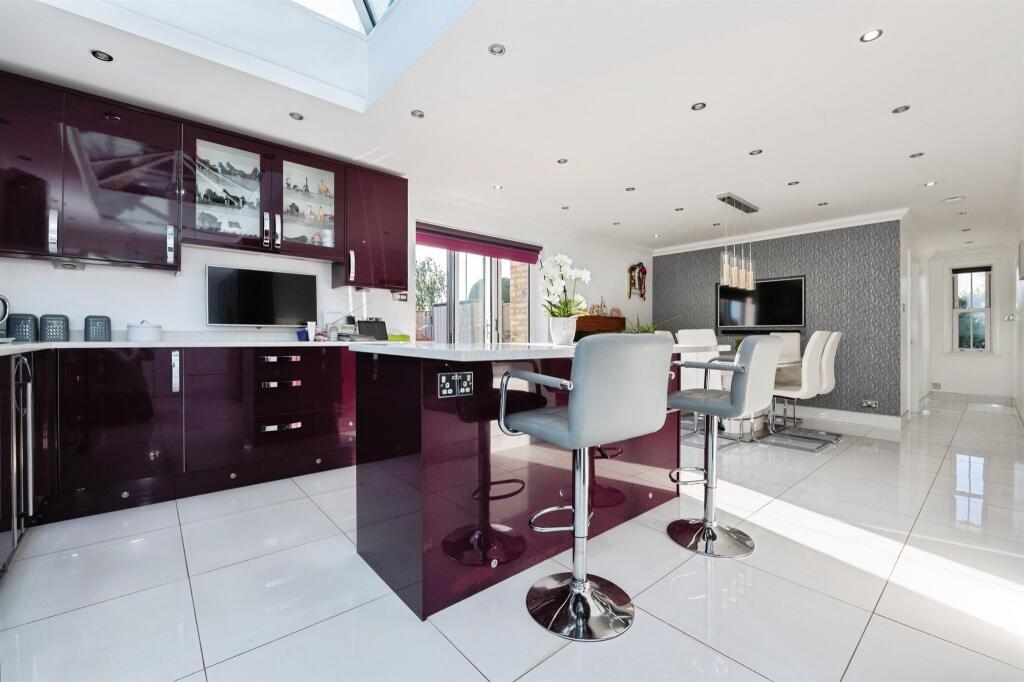 House in London - View 2