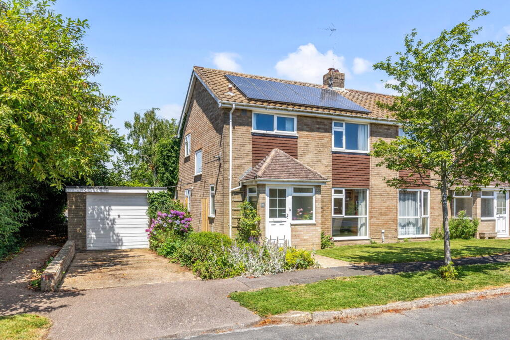 Main image of property: Ockley Way, Hassocks, BN6 8NE