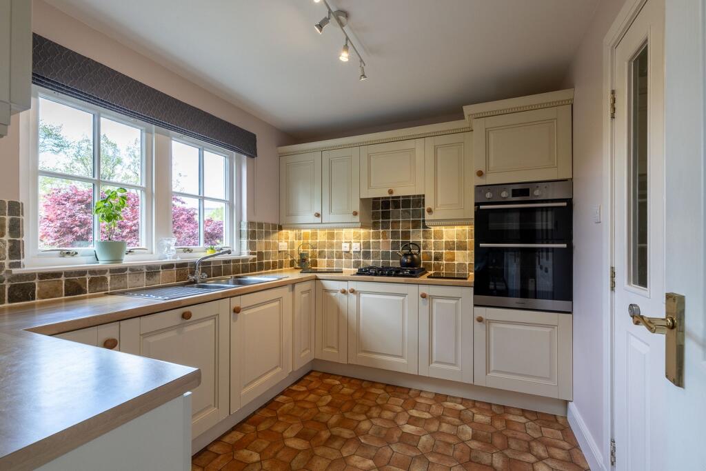 7 Burns Brae, Aberfeldy PH15 2ER photo 3