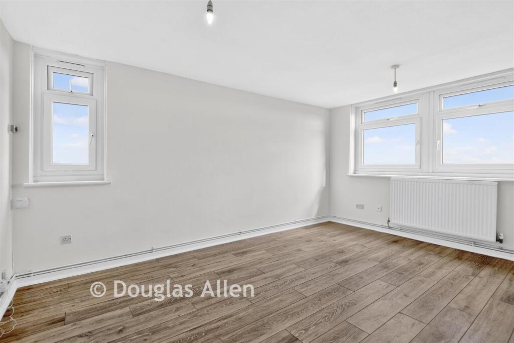 Eagle Way, Great Warley, Brentwood, Essex photo 2
