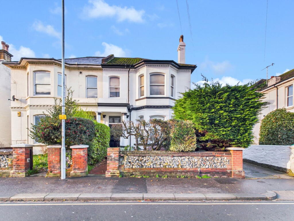 Christchurch Road, Worthing, BN11 1JH