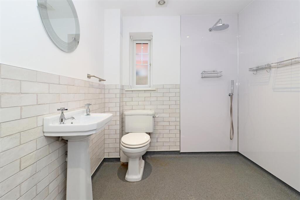 House in Newcastle upon Tyne - View 4