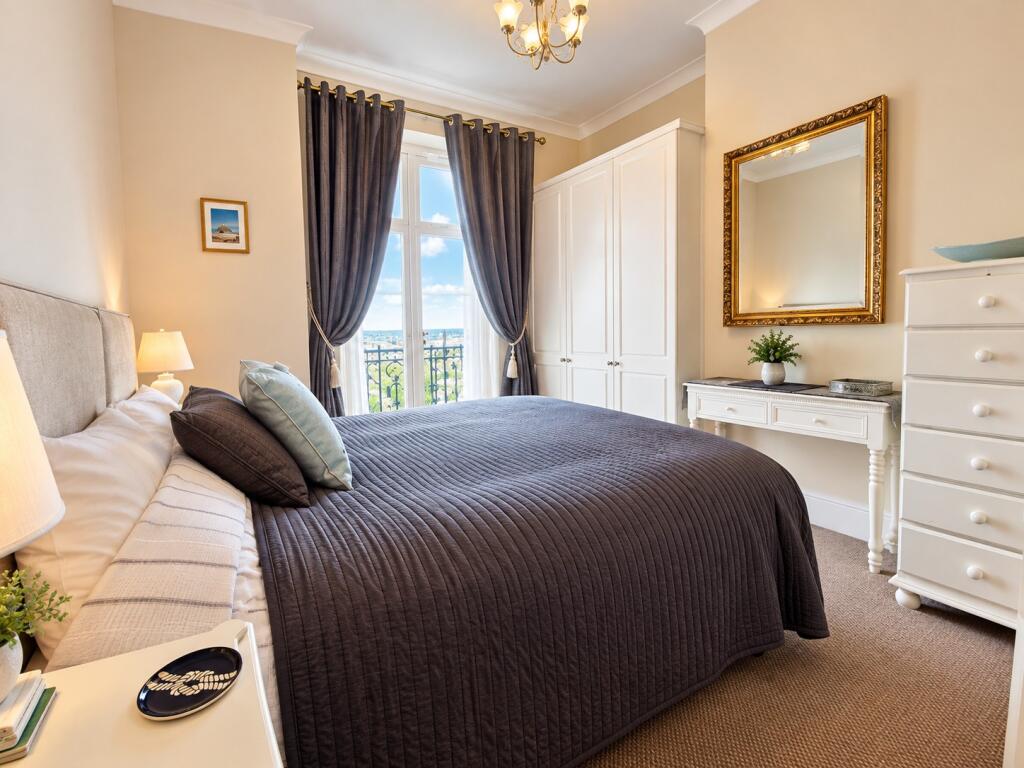 Apartment in Southampton - More