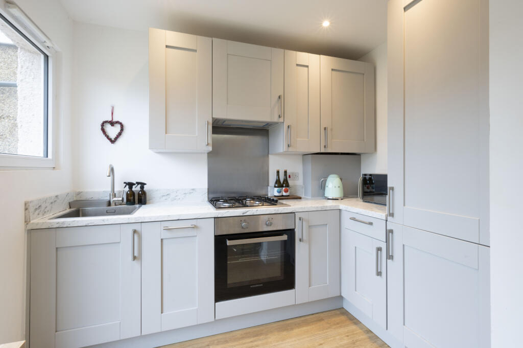 House in London, Tolworth - More