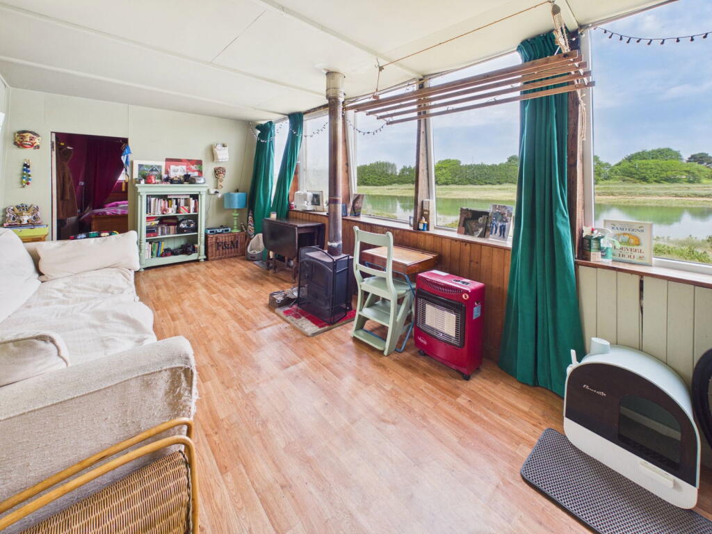 House in Shoreham-by-Sea, Shoreham Beach - View 2