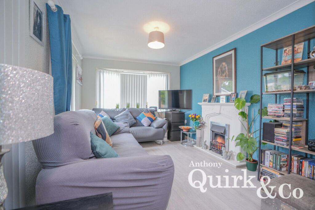 House in Southend-on-Sea - More