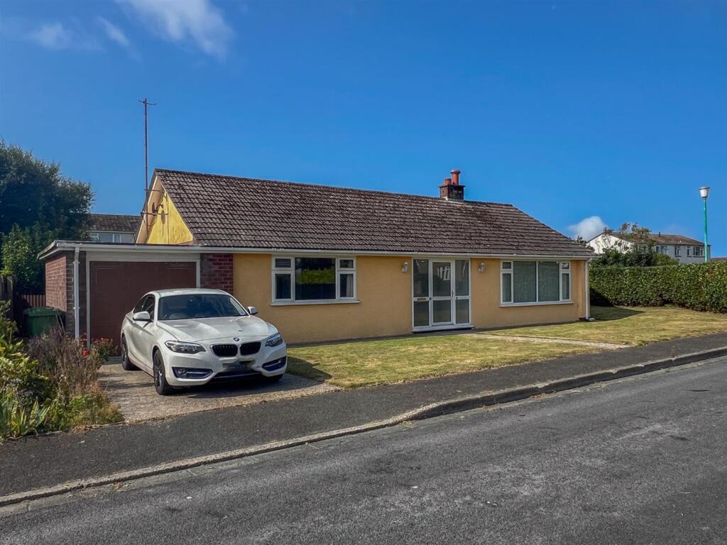 Main image of property: 9 Farrants Park, Castletown