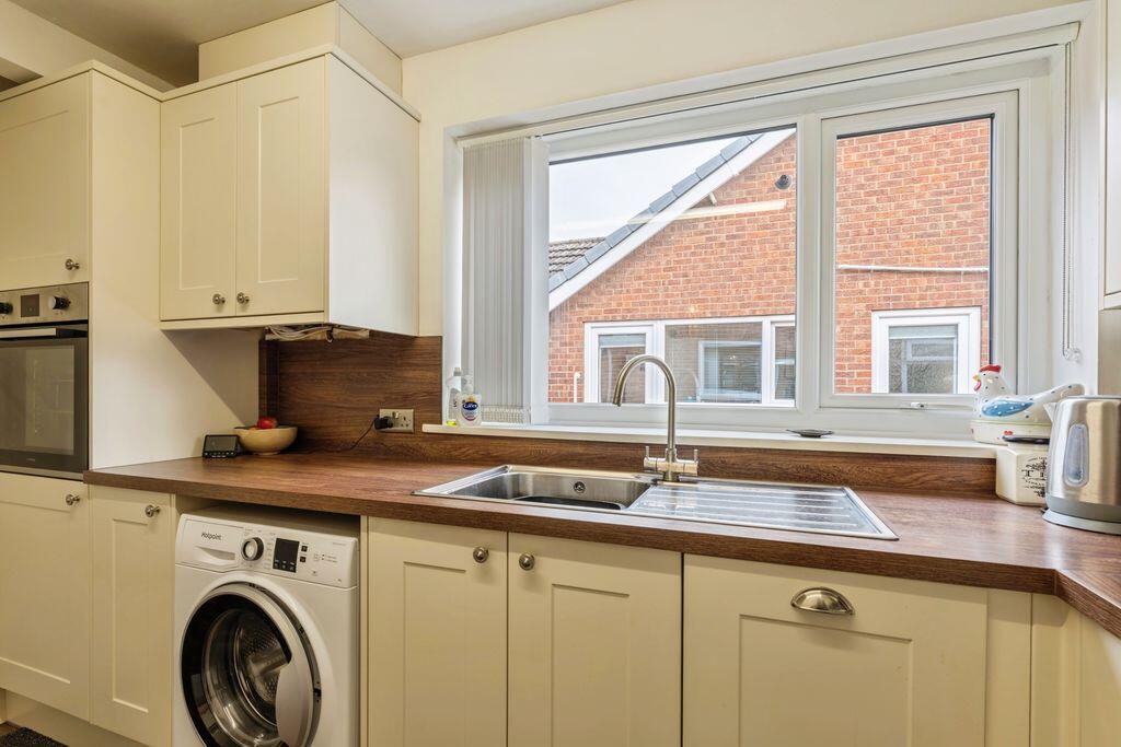 House in Immingham, North East Lincolnshire - More