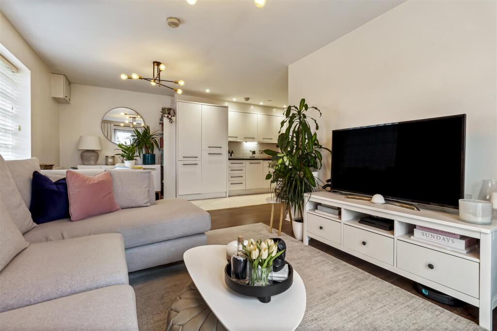 2a Anson Road, Goring-By-Sea, Worthing photo 2