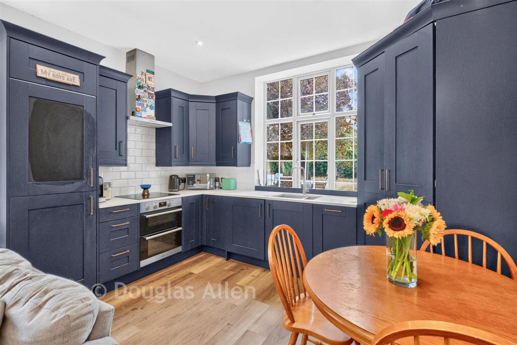 Apartment in London, Elm Park - View 4