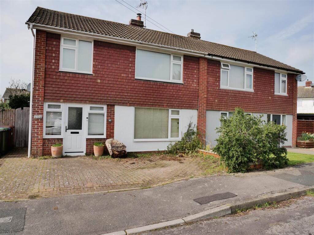 4-bed semi-detached on Ernle Road, Calne, £280,000