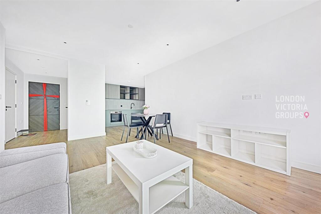 Iris House, Cedrus Avenue, Southall, UB1 photo 5