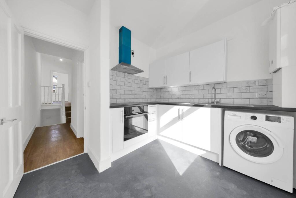 Apartment in London, Temple Mills, Leytonstone - View 5