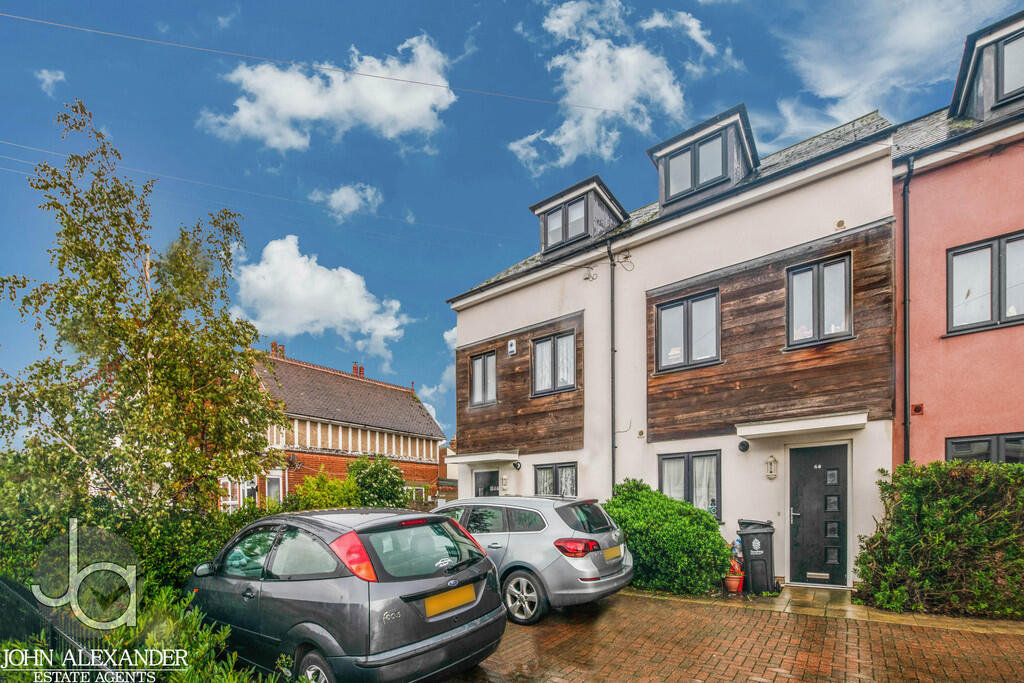 4-bed terraced on Ellis Road, Clacton-on-Sea, £225,000